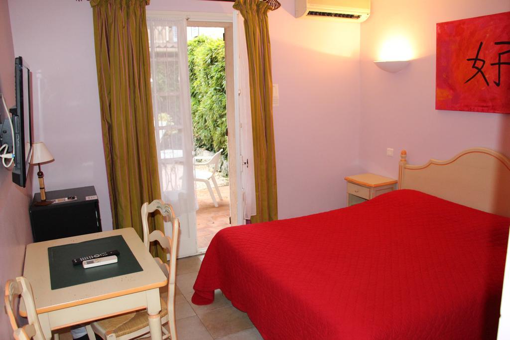 Hotel Les Palmiers Saint-Tropez Kamer foto